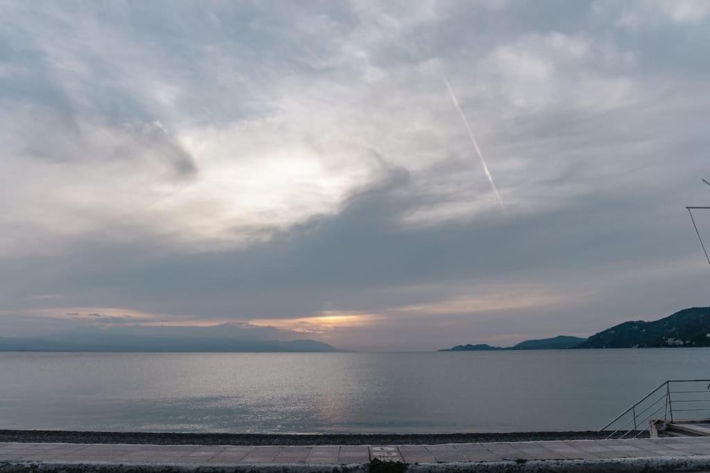 Sea View Apartment "Elise" Λουτράκι Εξωτερικό φωτογραφία